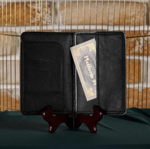 Harry Potter &amp; Wizarding World Passport Cover - Gryffindor