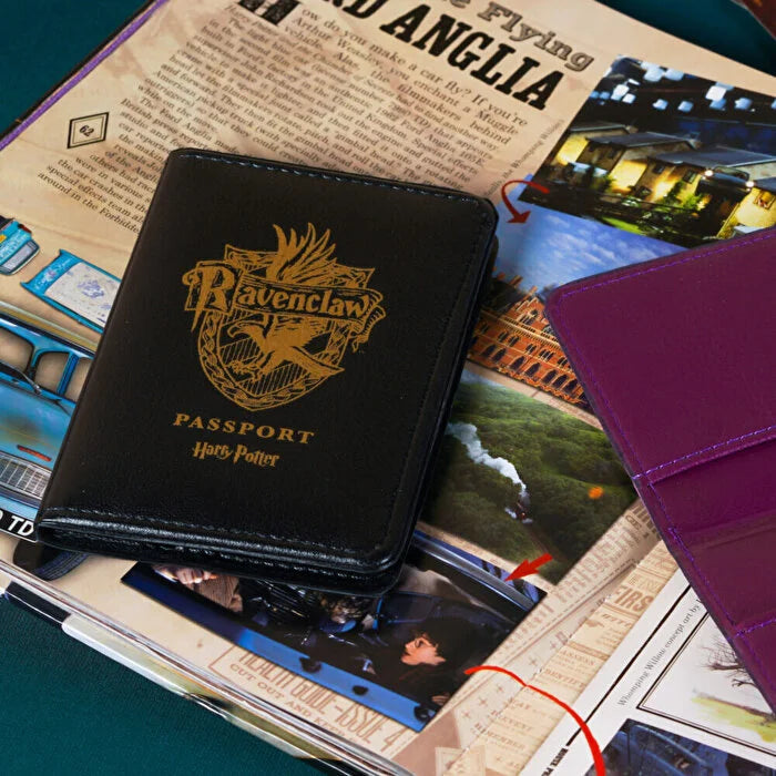 Harry Potter &amp; Wizarding World Passport Cover - Rawenclaw