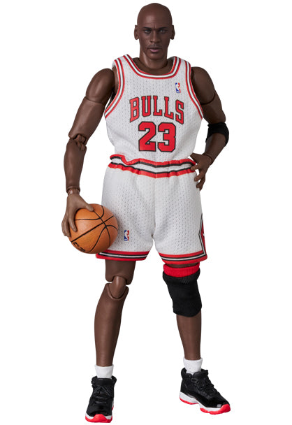 Medicom Toys Mafex- Michael Jordan (Chicago Bulls Home) Aksiyon Figür