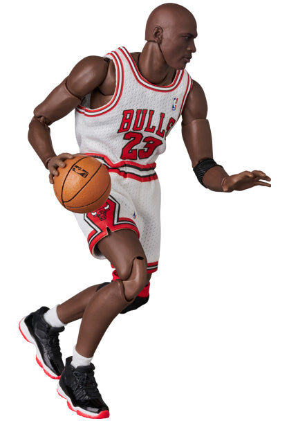 Medicom Toy Mafex- Michael Jordan (Chicago Bulls Home) Aksiyon